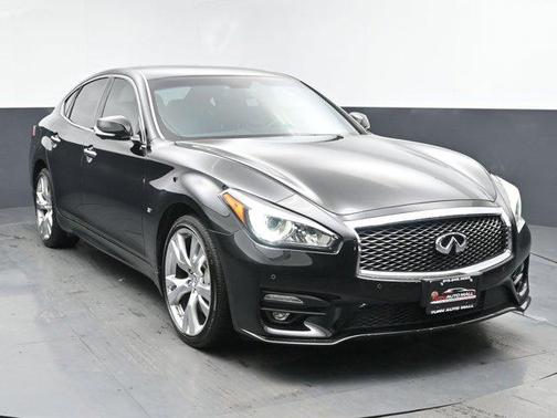 2017 INFINITI Q70 3.7X