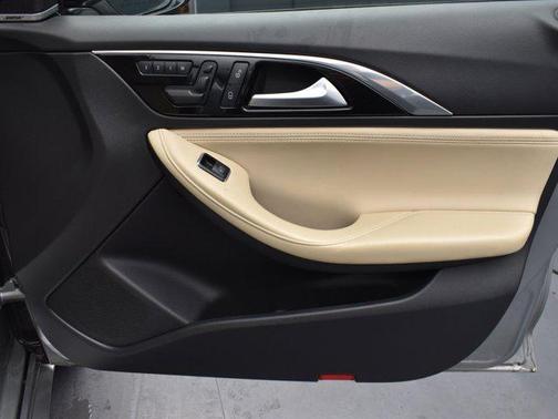 2018 INFINITI QX30 Premium