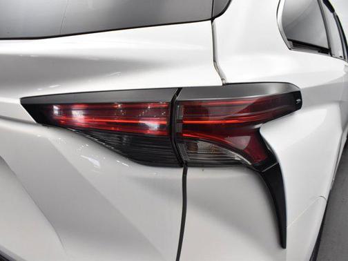 2022 Toyota Sienna LE