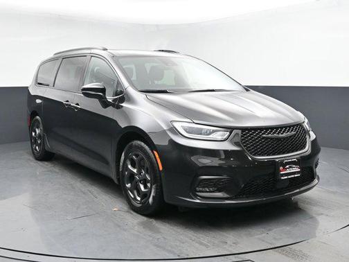 2024 Chrysler Pacifica Hybrid Premium S Appearance Pkg