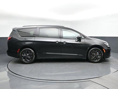 2024 Chrysler Pacifica Hybrid Premium S Appearance Pkg