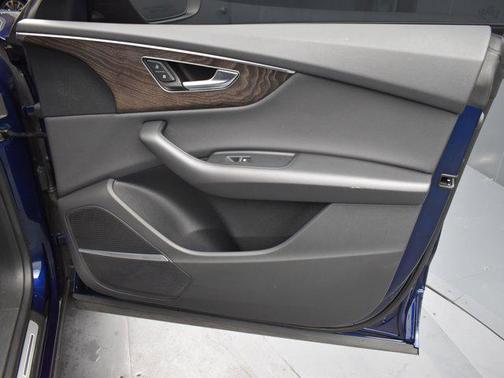 2020 Audi Q8 55 Premium Plus