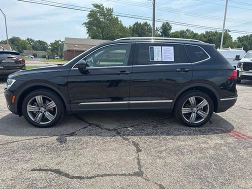 Deep Black Pearl 2021 Volkswagen Tiguan 2.0T SEL