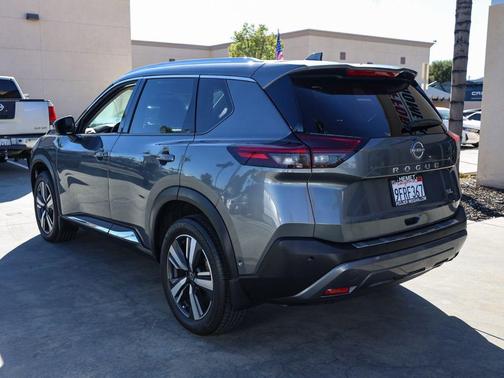 2022 Nissan Rogue SL