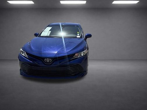 Blue Streak / Midnight Black Metallic 2018 Toyota Camry LE