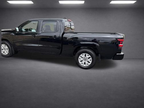 Black 2024 Nissan Frontier SV
