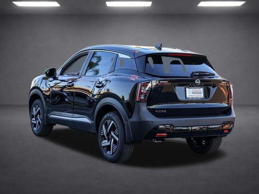 Super Black 2026 Nissan Kicks SV
