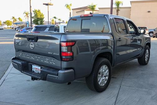 2024 Nissan Frontier SV
