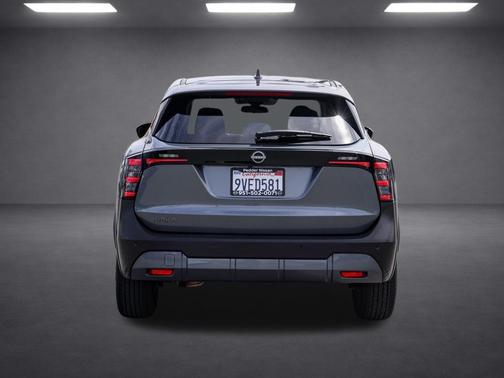 Gun Metallic 2025 Nissan Kicks SV