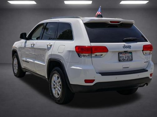 Bright White Clearcoat 2018 Jeep Grand Cherokee Laredo