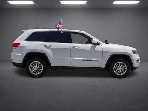Bright White Clearcoat 2018 Jeep Grand Cherokee Laredo