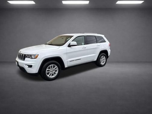 Bright White Clearcoat 2018 Jeep Grand Cherokee Laredo