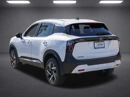 Fresh Powder 2026 Nissan Kicks SV