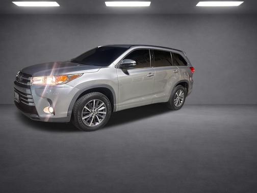 Celestial Silver Metallic 2017 Toyota Highlander XLE