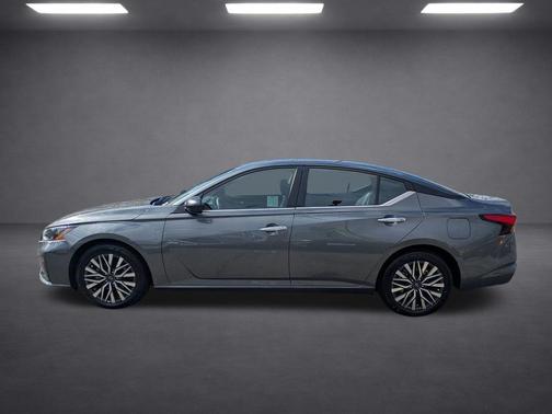 Gun Metallic 2025 Nissan Altima SV
