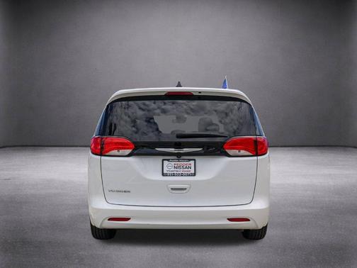 Bright White Clearcoat 2024 Chrysler Voyager LX
