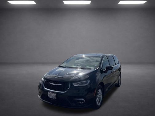 Diamond Black 2024 Chrysler Pacifica Touring