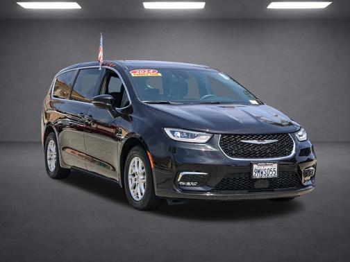 Diamond Black 2024 Chrysler Pacifica Touring