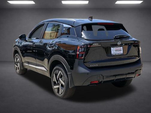 Super Black 2026 Nissan Kicks SV