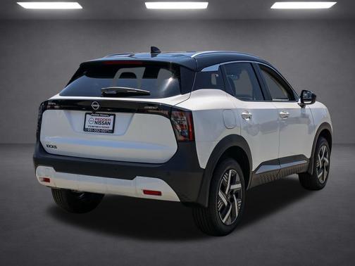 2t Wht Blk Roof 2026 Nissan Kicks SV