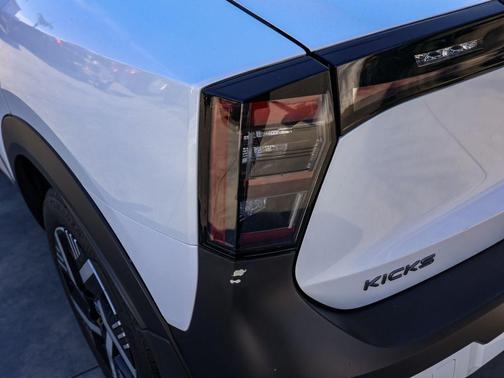 2025 Nissan Kicks SV