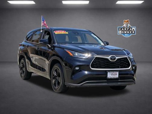 Midnight Black Metallic 2024 Toyota Highlander LE