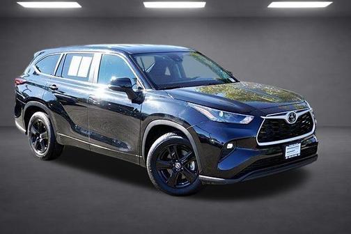 Midnight Black Metallic 2024 Toyota Highlander LE