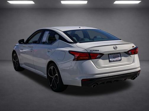 Glacier White 2024 Nissan Altima 2.5 SR