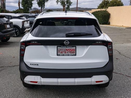 2026 Nissan Kicks SV
