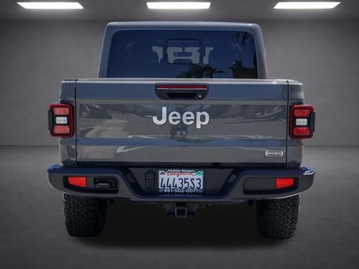 Sting Gray Clearcoat 2022 Jeep Gladiator Overland