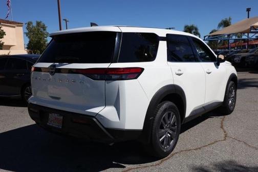 2025 Nissan Pathfinder S