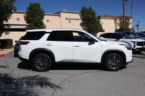 2025 Nissan Pathfinder S