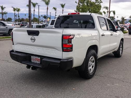 2022 Nissan Frontier S