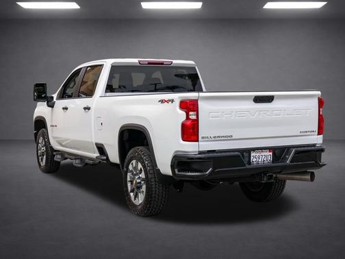 Summit White 2022 Chevrolet Silverado 2500 Custom