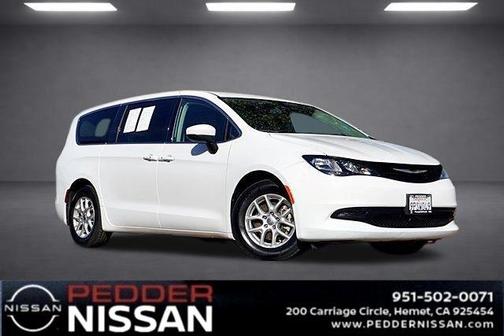 2022 Chrysler Voyager LX