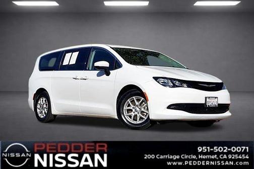 2022 Chrysler Voyager LX