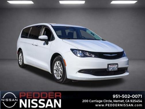 2022 Chrysler Voyager LX