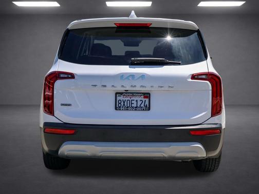 Glacial White Pearl 2022 Kia Telluride LX