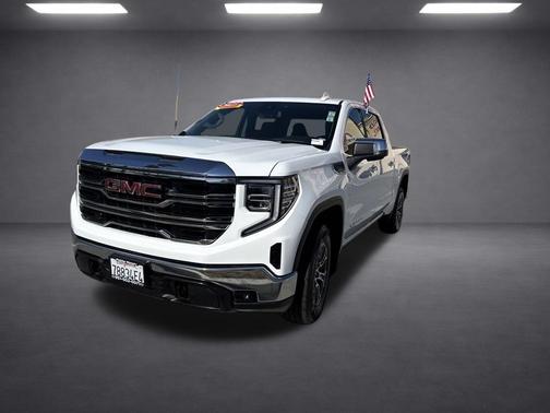 Summit White 2025 GMC Sierra 1500 SLT