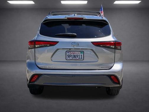 Celestial Silver Metallic 2023 Toyota Highlander Limited