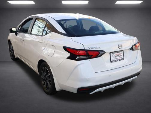Aspen White 2025 Nissan Versa 1.6 SV