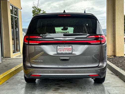 2023 Chrysler Pacifica Touring-L