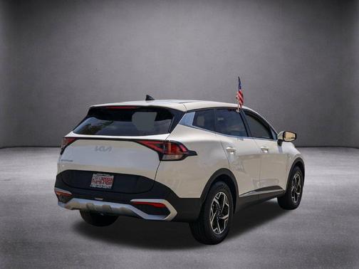Snow White Pearl 2024 Kia Sportage LX
