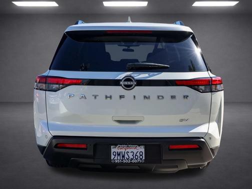2024 Nissan Pathfinder SV