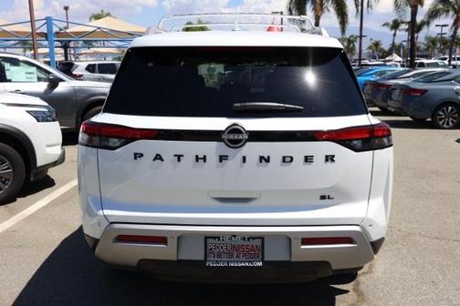 2025 Nissan Pathfinder SL