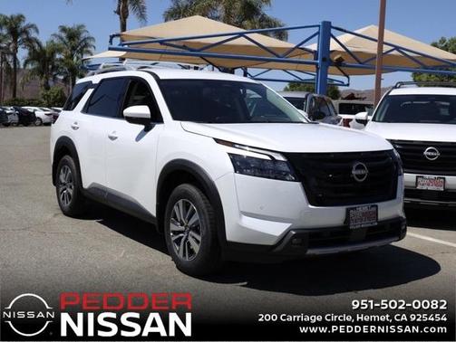 2025 Nissan Pathfinder SL