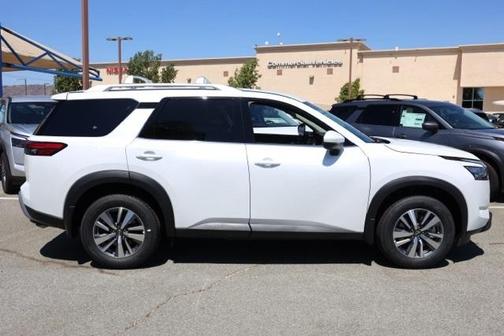 2025 Nissan Pathfinder SL