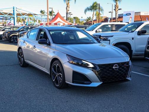 2025 Nissan Altima SR