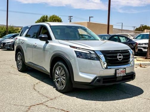 2025 Nissan Pathfinder S
