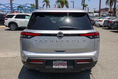 2025 Nissan Pathfinder S